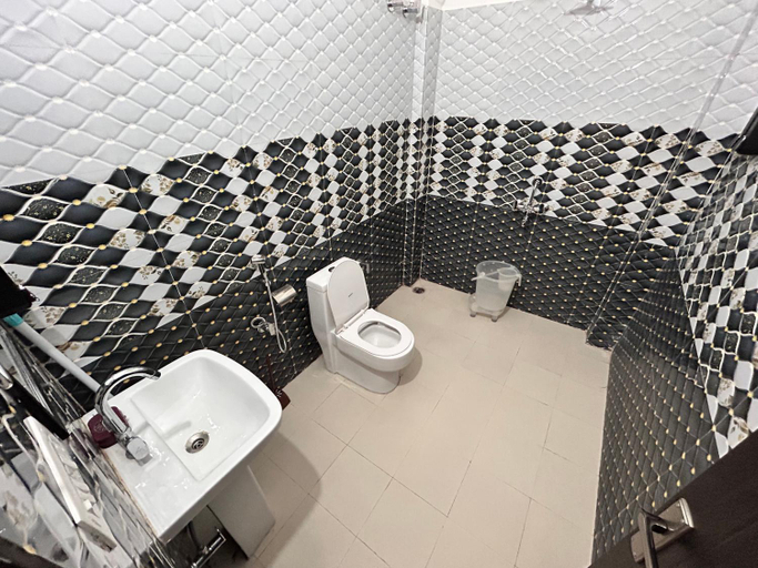 Bathroom, HOTEL HIMALAYAN FOXHOLE , Dehradun