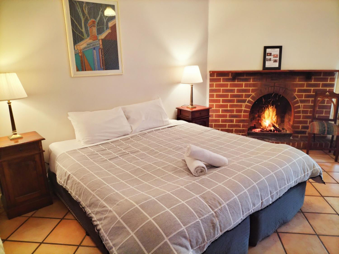 Bedroom, Mundaring Weir Hotel, Mundaring