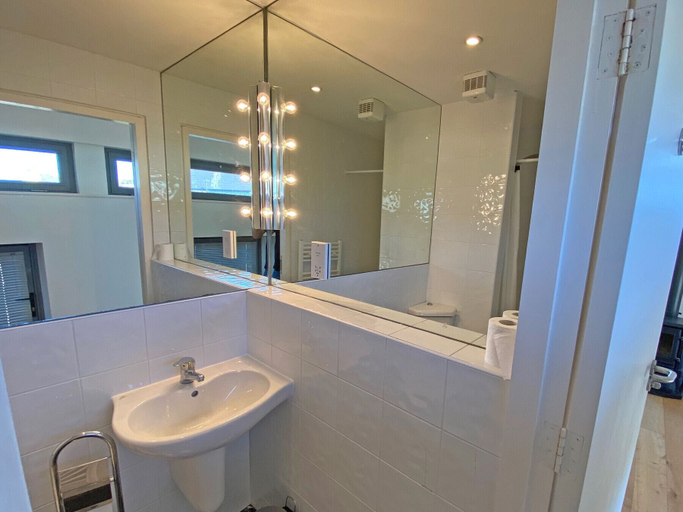 Bathroom, KINVARA SUITES