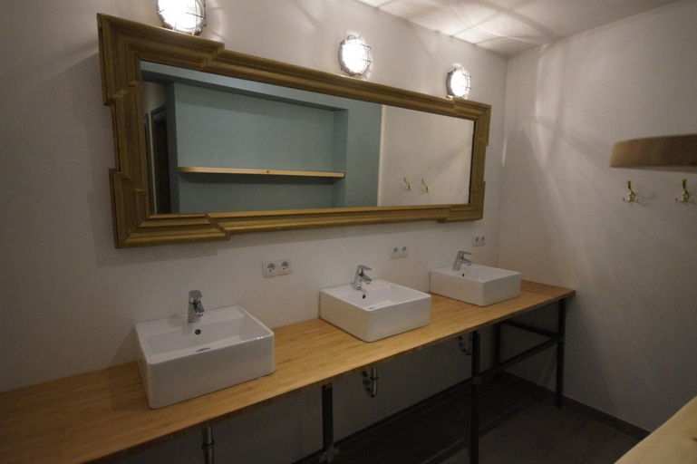 Bathroom 2, Seemannsheim Hostel Flensburg, Flensburg