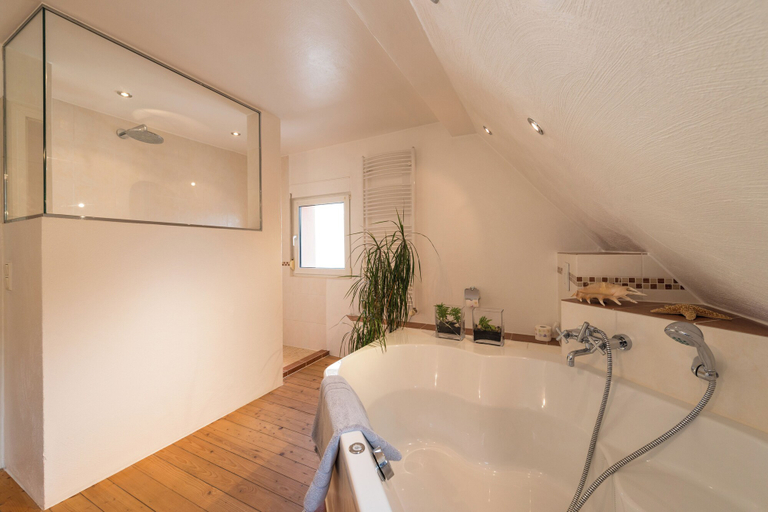 Bathroom 5, Weingut Sonnenberg, Ahrweiler