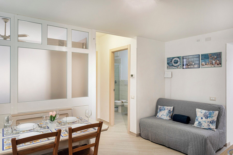 Others 3, Comfy Apartment Near the Harbor, Genova