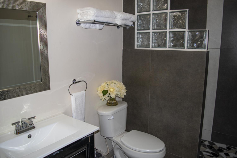 Bathroom 4, Playas Hotel Suites, Puerto Peñasco