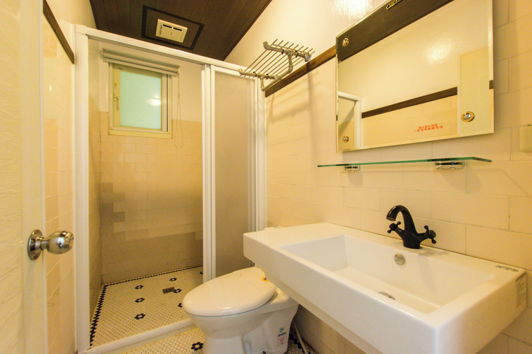 Bathroom 3, Summer Breeze Inn, Pingtung