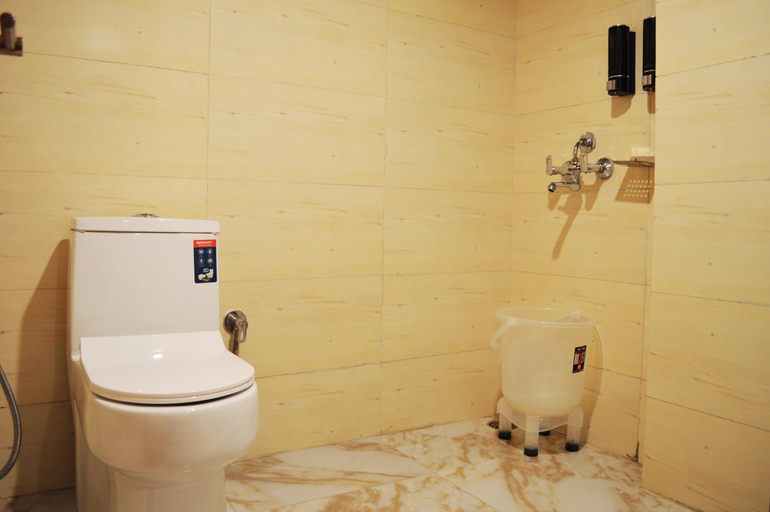 Bathroom 2, Manali Outdoor Retreat by Sheosante, Kullu
