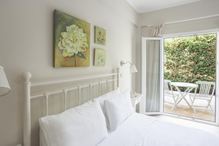 Bedroom 2, Kassiopi Seafront Elegant Apartments, Ionian Islands