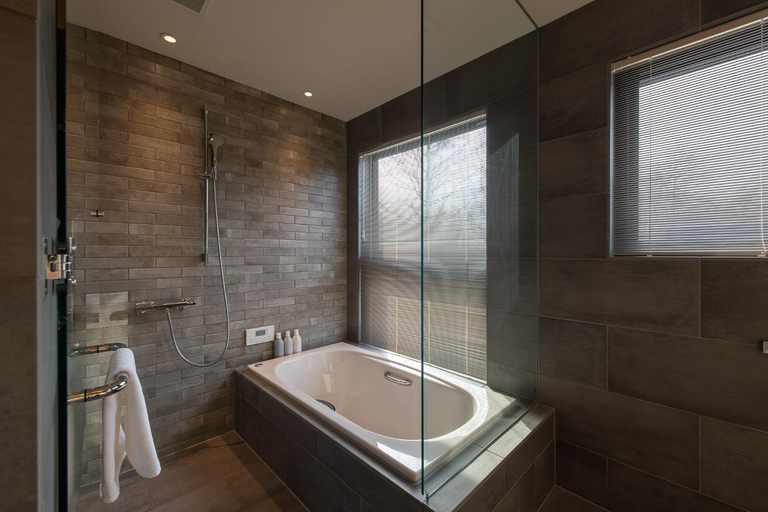 Bathroom 5, Shion, Kutchan