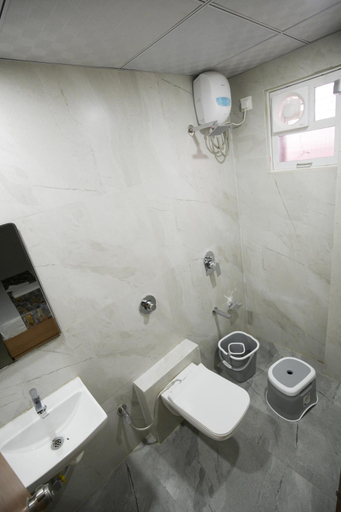 Bathroom 5, Maruti Grand Hotel, Rajkot