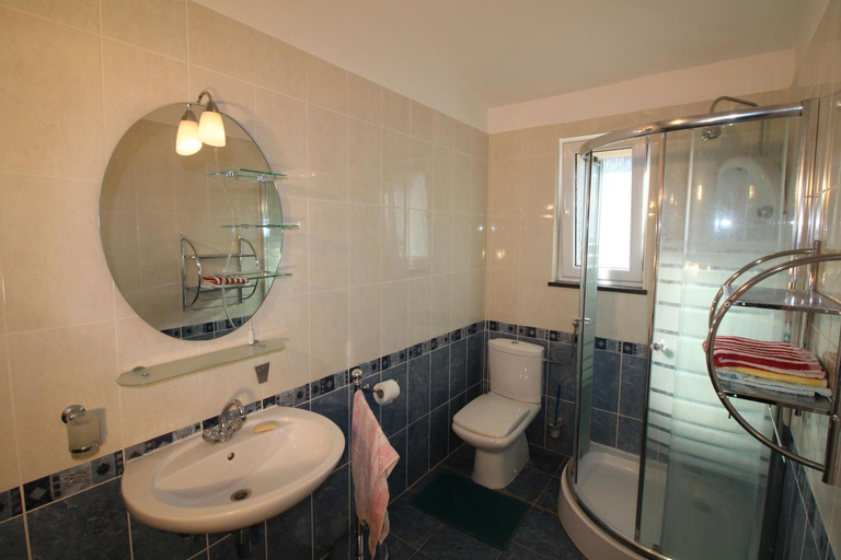 Others 3, Makarska centre & free private parking, Makarska