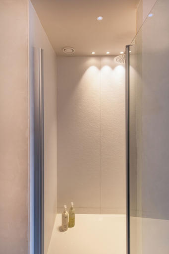 Bathroom 3, The Hide, Oost-Vlaanderen