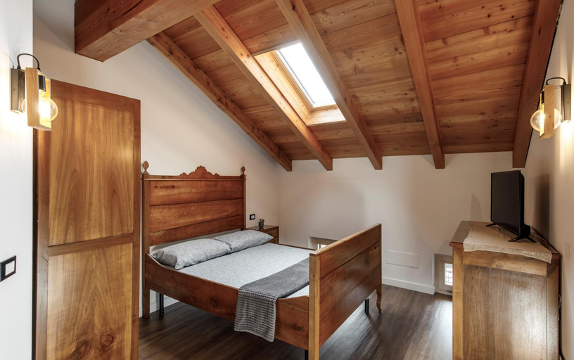 Others 5, Casa21 - with Jacuzzi, Belluno