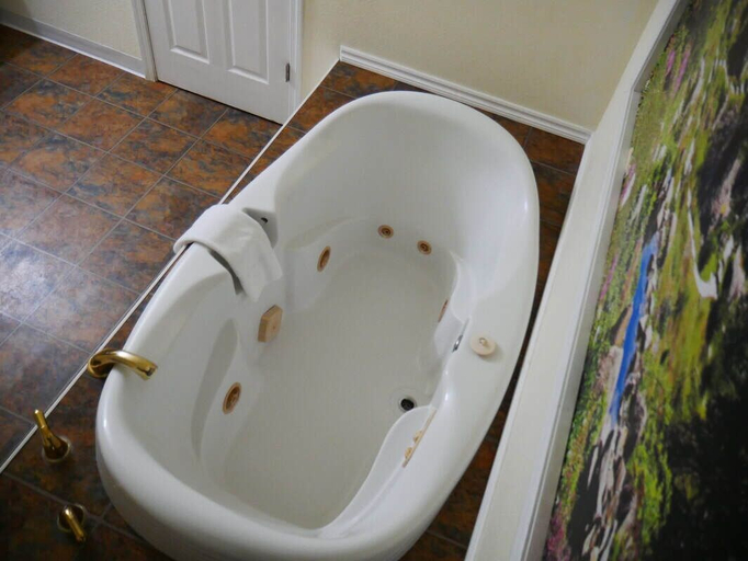 Bathroom 3, Camaray Motel, Okanogan