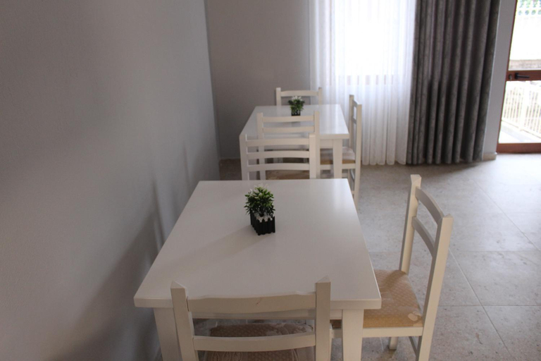 Others 3, Hotel Vila Maledhi, Beratit