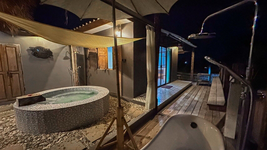 Bathroom 2, Wareeonsen, Muang Lamphun