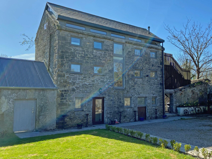 Exterior & Views 2, KINVARA SUITES