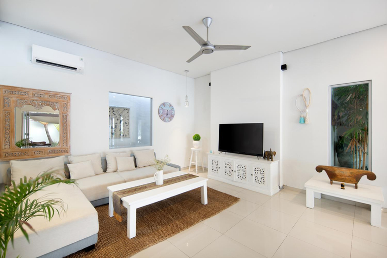 Others 4, 3BR Private Pool Villa Canggu , Short Walk to the Beach, Badung