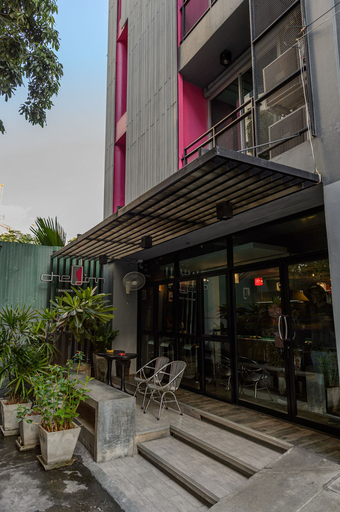 Exterior & Views 3, CheQinn Hostel Sukhumvit 4, Khlong Toey