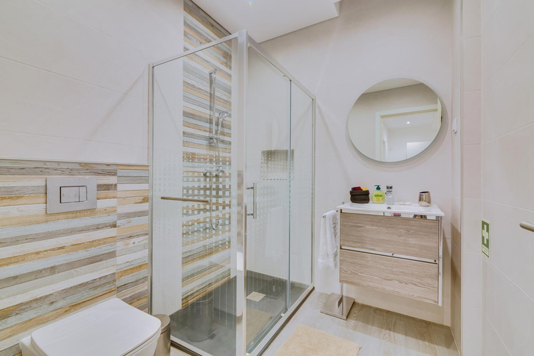 Bathroom 2, Marina Star Guesthouse, Faro