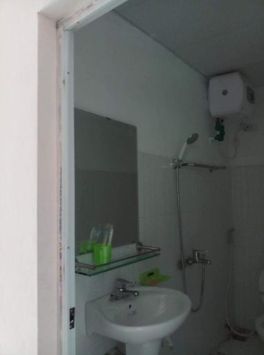Bathroom, Lung Ho motel, Yên Minh