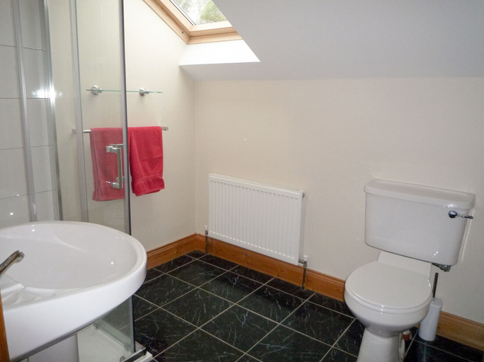Bathroom 3, Madams Hill House Killarney