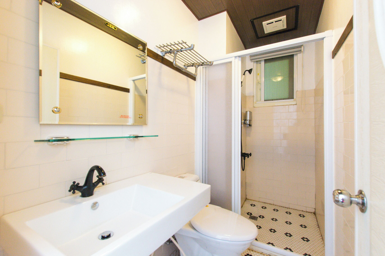 Bathroom 4, Summer Breeze Inn, Pingtung