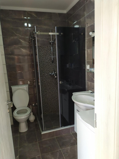 Others 3, Apartmani M&E