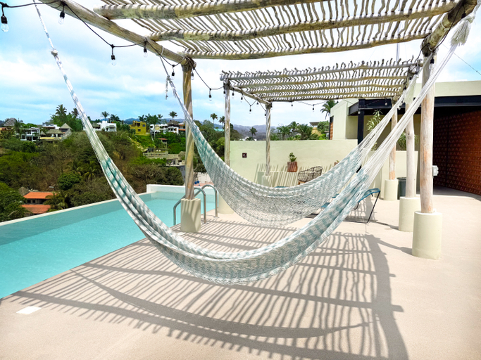 Others 5, Maramara Sayulita, Compostela