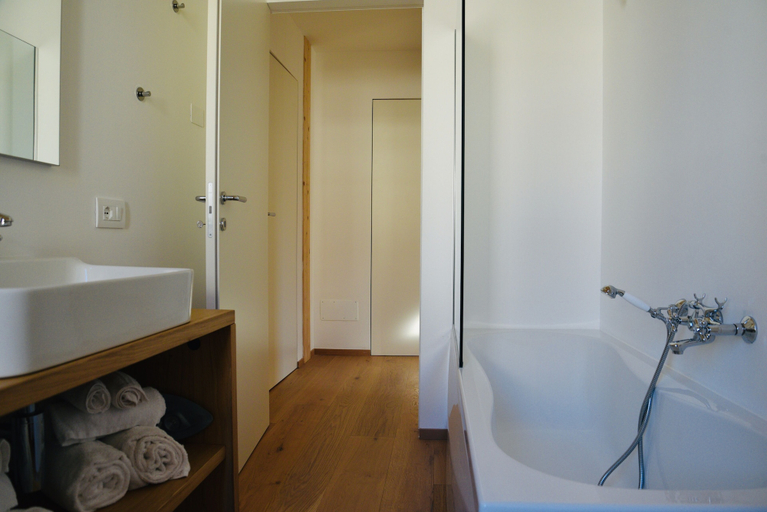 Bathroom 5, Nine Rooms Shared, Trento