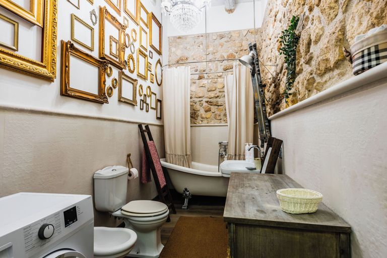 Bathroom 4, Dolce Suite near Syracuse Cathedral, Syracuse