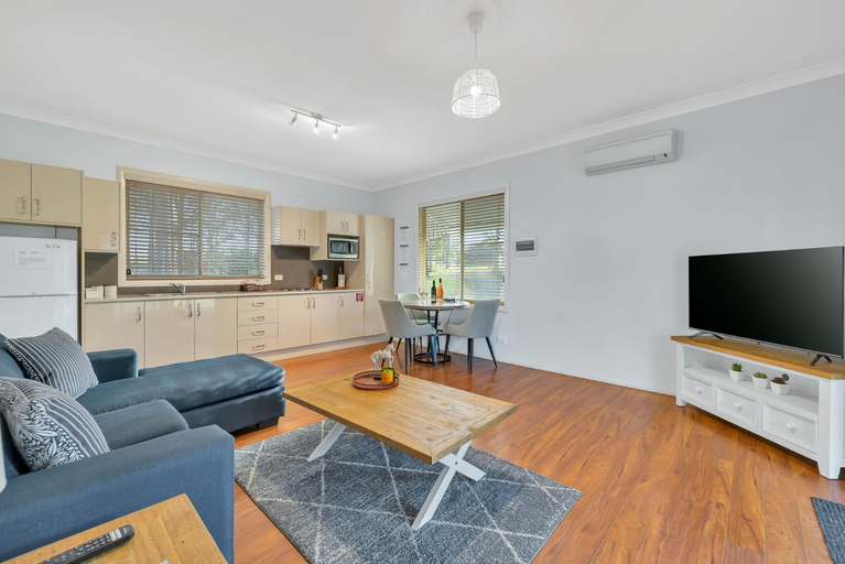 5, 27 Rows on Hermitage, Singleton