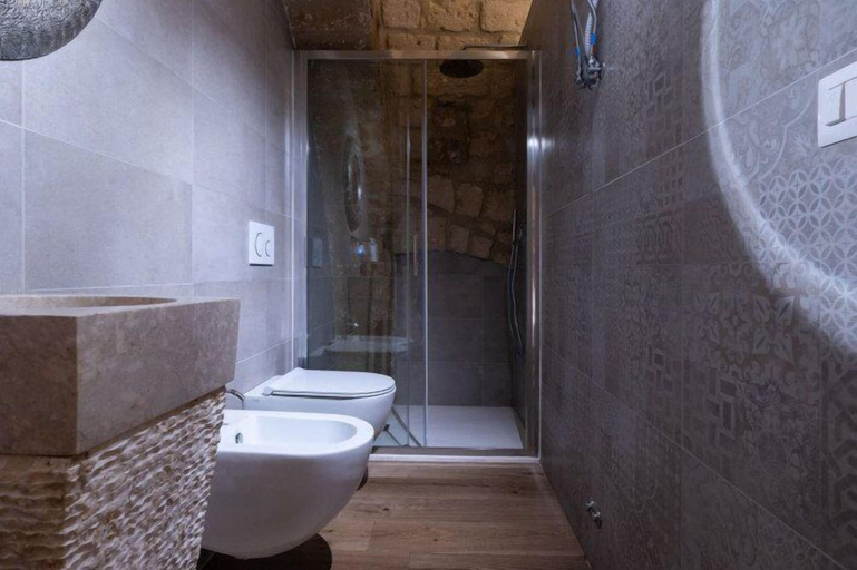 Bathroom 3, Saint Michel Room by Wonderful Italy, Bari