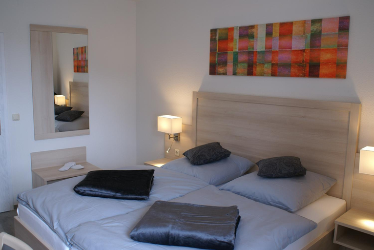 Bedroom 2, Hotel Garni Alte Post, Holzminden