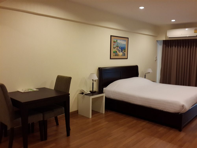 Nanatai Suites, Khlong Toey