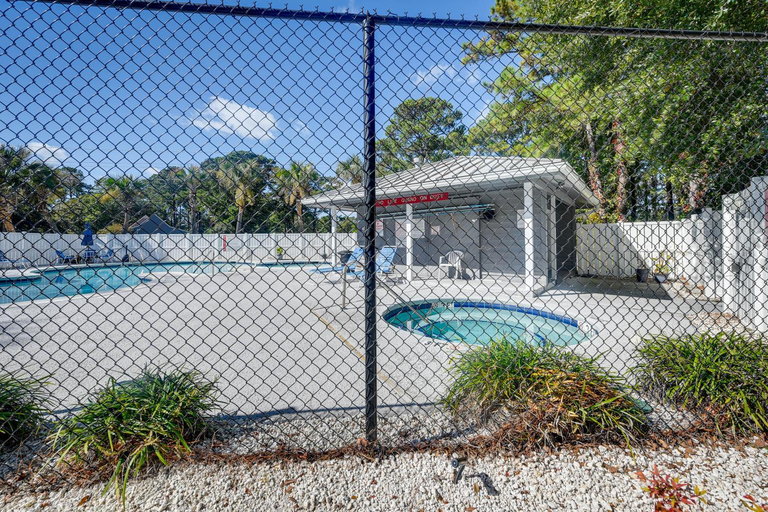 Others 4, Walkable Calabash Condo with Pool Access!, Brunswick