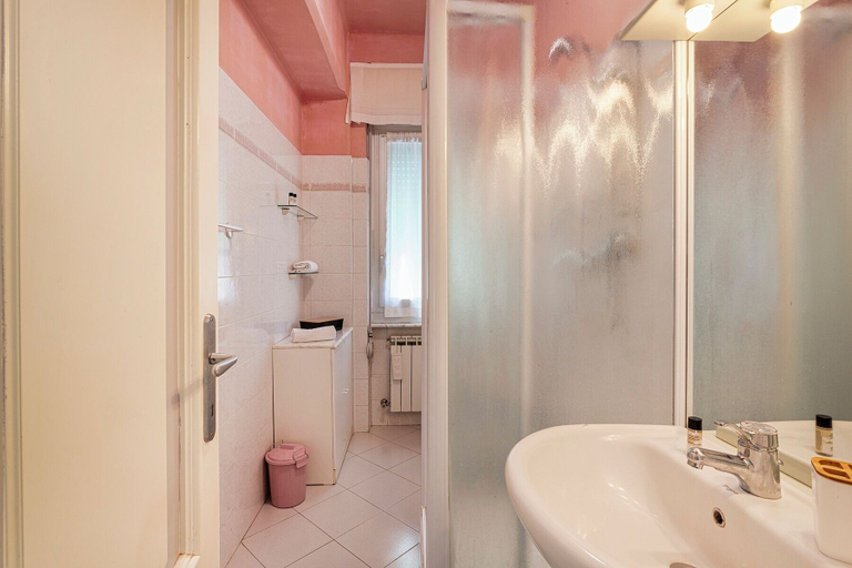 Bathroom 3, La Casa di Pento by Wonderful Italy, Genova