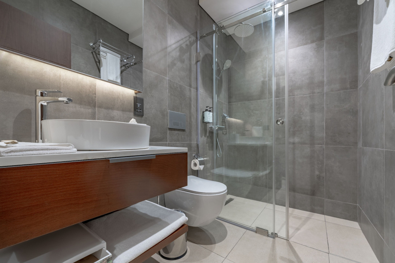 Bathroom 5, The Pelican Hotel Cantonments Accra, Accra