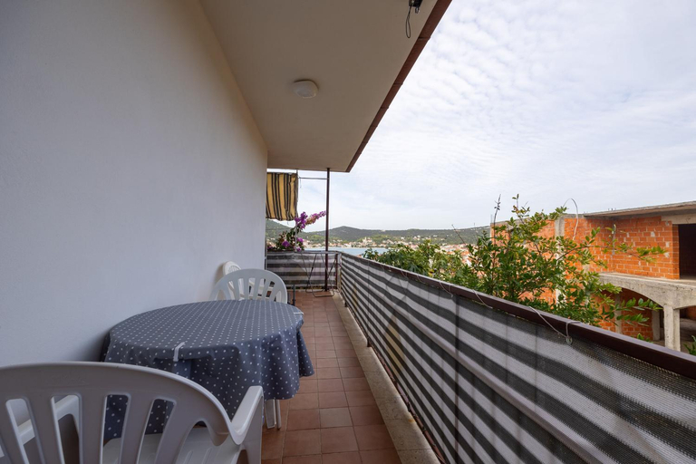 Others 5, Apartment Frane, Marina