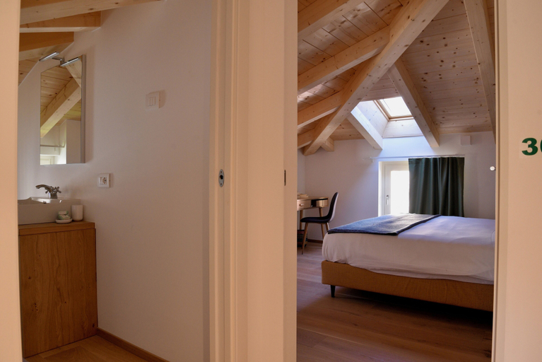 Bedroom 3, Nine Rooms Shared, Trento