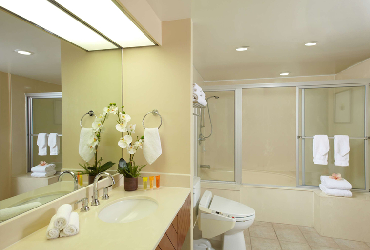 Bathroom 4, Oasis Hotel Waikiki, Honolulu