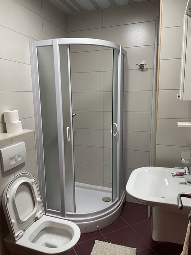 Bathroom 2, Couple Studio PG