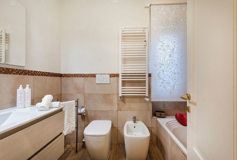 Bathroom, Modern Apartment with Patio in Rapallo by Wonderful Italy, Genova