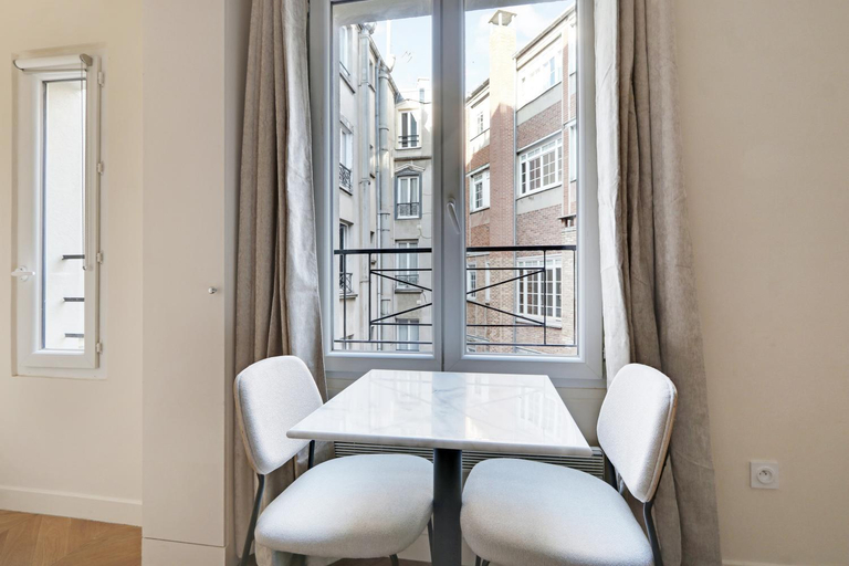 Facilities 4, Pick A Flat's Apartments in Saint-Lazare - Rue de Londres, Paris