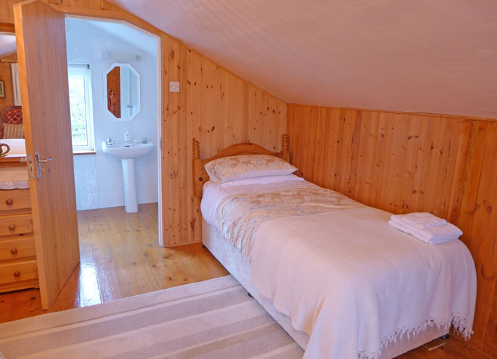 Bedroom 3, Island View Cottage Bantry