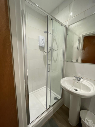 Others 3, London Stay, London