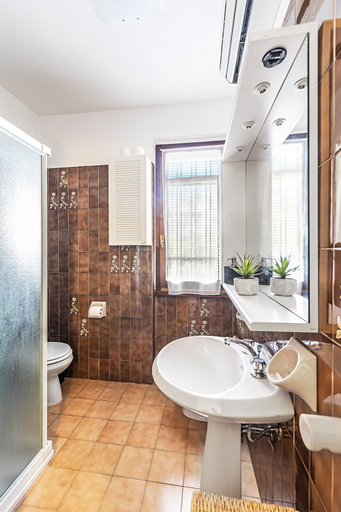 Bathroom 3, Residence Elena 19-B by Wonderful Italy, Brescia