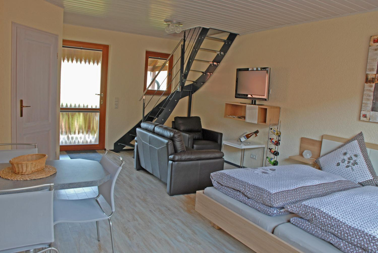Bedroom 2, Ferienhaus & Weingut am Steingebiss, Südliche Weinstraße