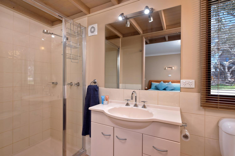 Bathroom 13