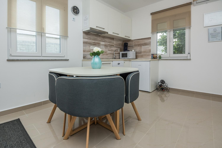 Kitchen 2, Apartments by the sea Vir - 18557, Vir