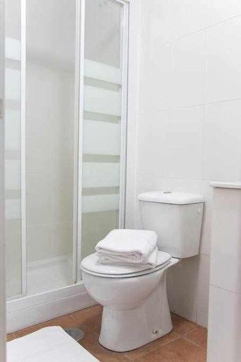 Bathroom, Apartamento sotano en Gran Via Madrid, Madrid