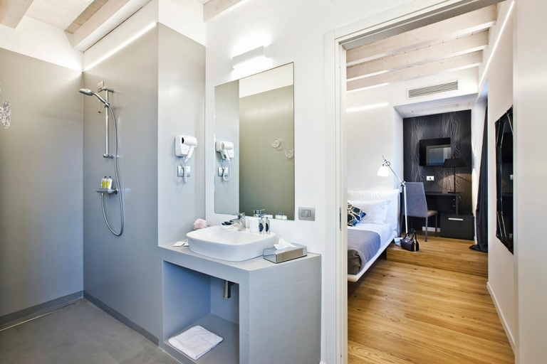 Others 2, Manzoni 124 Bed&Relax, Brescia